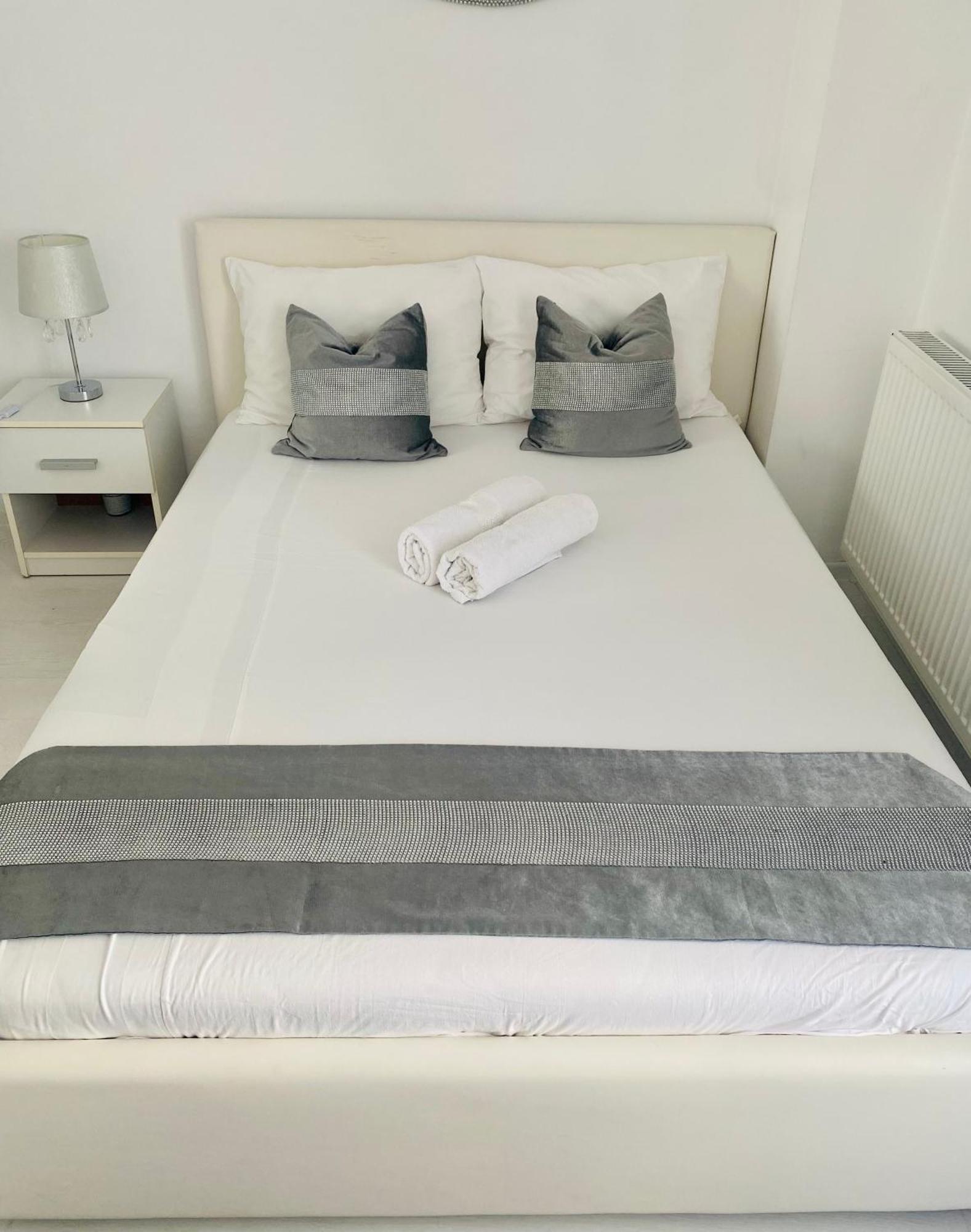 סיביו White Luxury Apartment מראה חיצוני תמונה